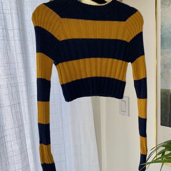 BDG Cropped Sweater - Picture 2 of 2